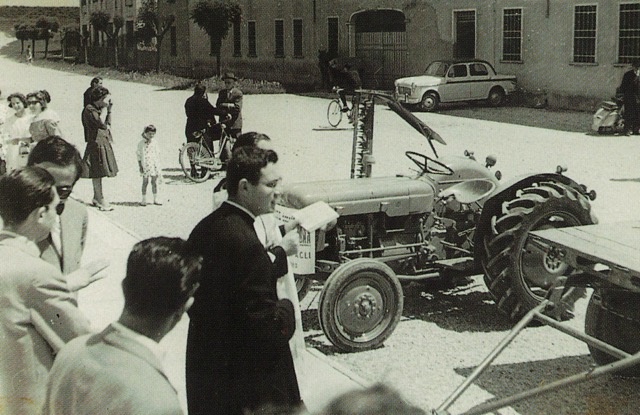 Benedizione del trattore donato da Mons. Giuseppe Carraro, vescovo di Verona (1960)_